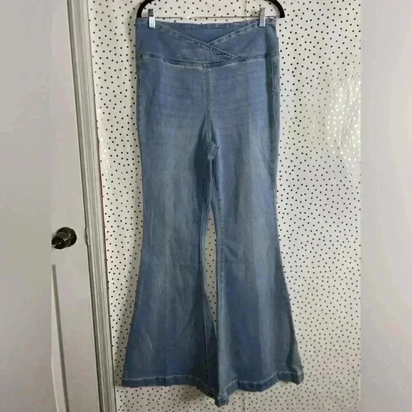 We the Free Wide leg Jeans - Picture 2 of 9